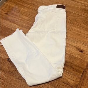 Hollister distressed white Jean w frayed leg hem size 3R